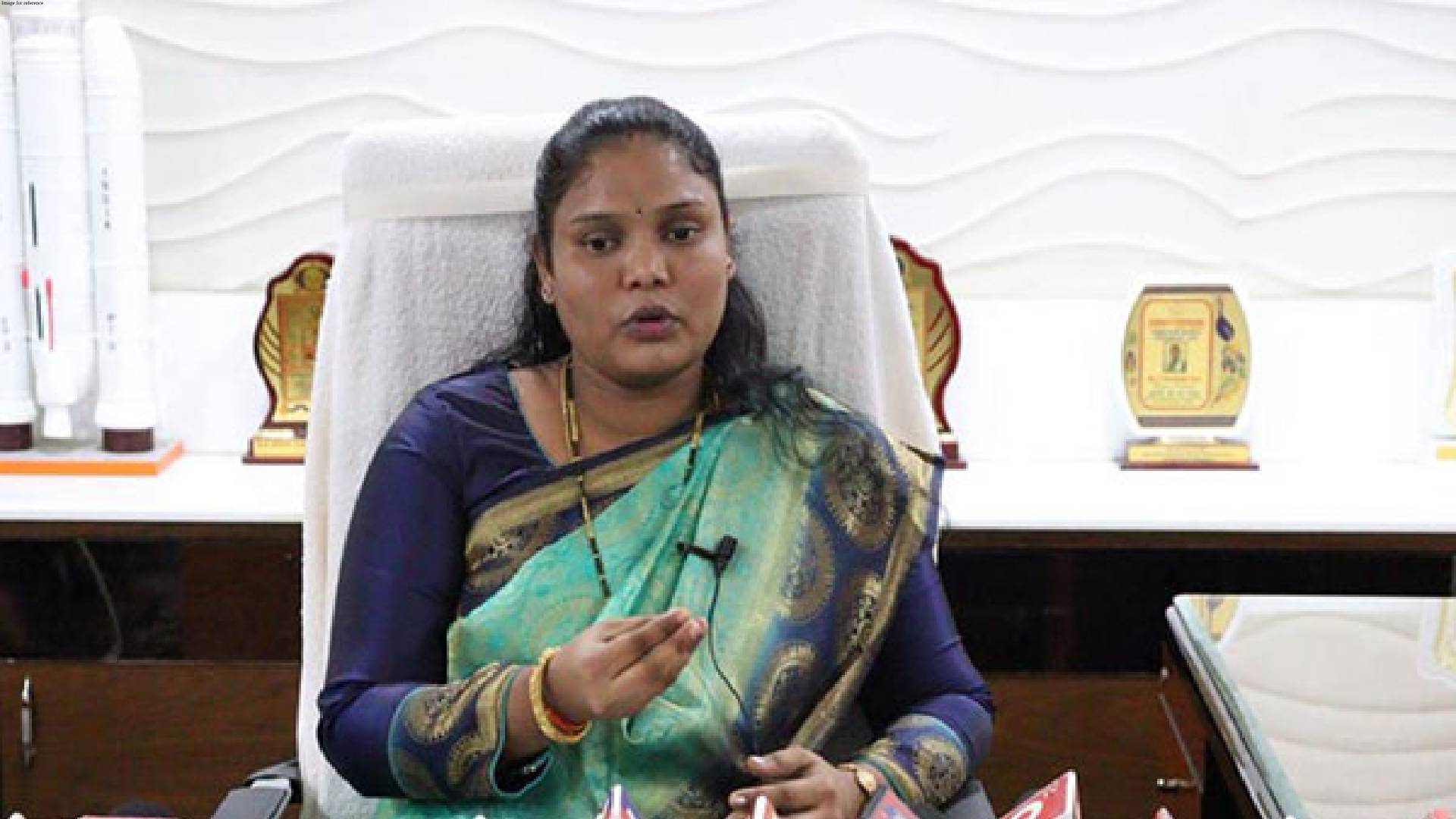 Andhra Pradesh: Nellore Mayor Sravanthi resigns from YSRCP